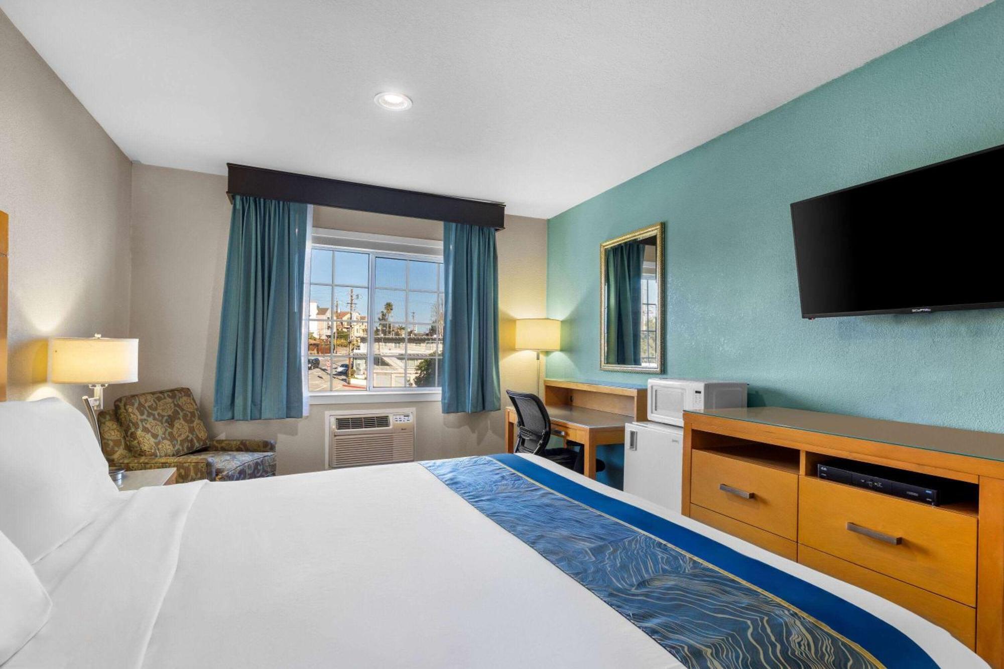 Howard Johnson By Wyndham Santa Cruz Beach Boardwalk Екстер'єр фото