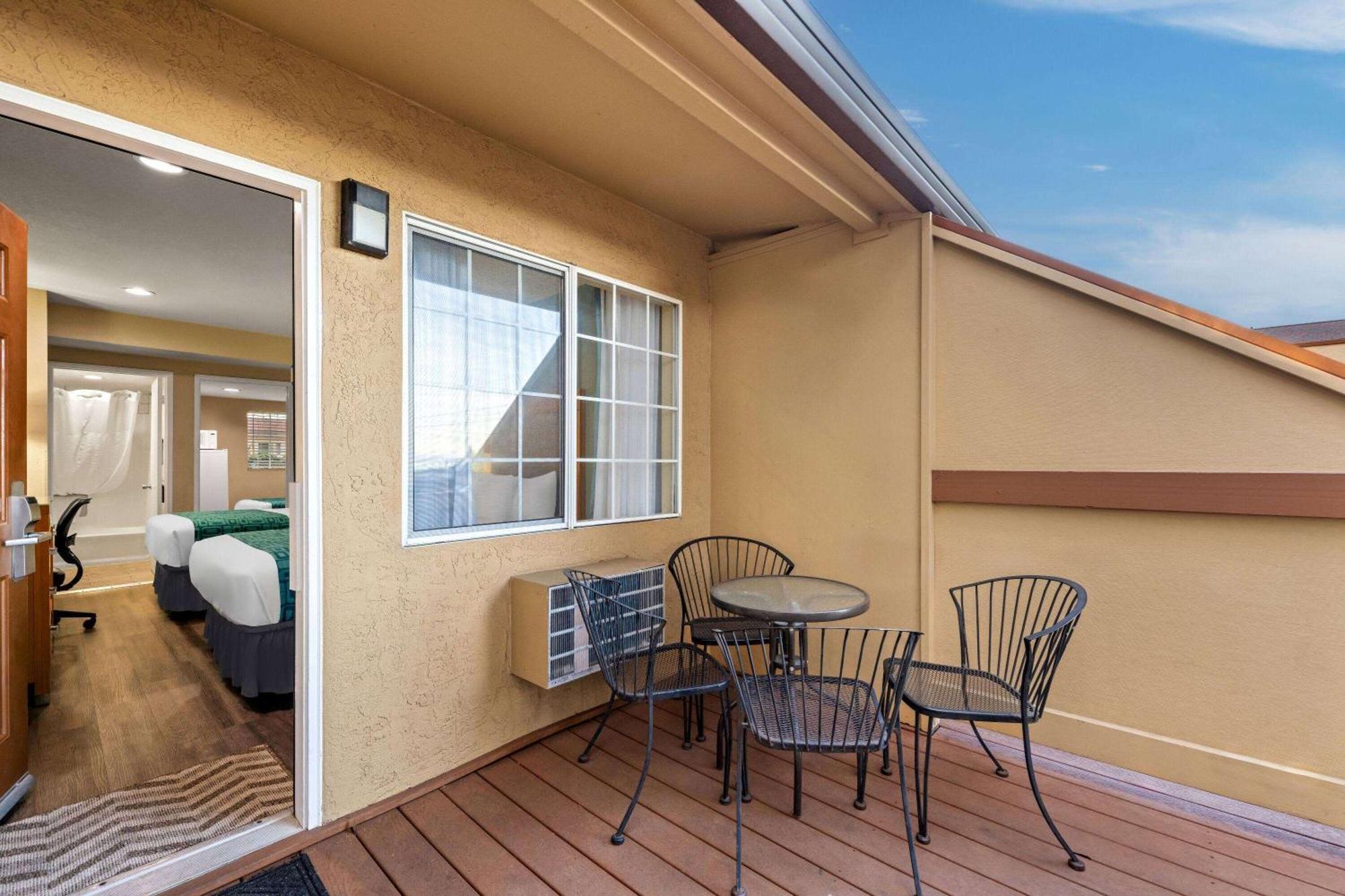 Howard Johnson By Wyndham Santa Cruz Beach Boardwalk Екстер'єр фото