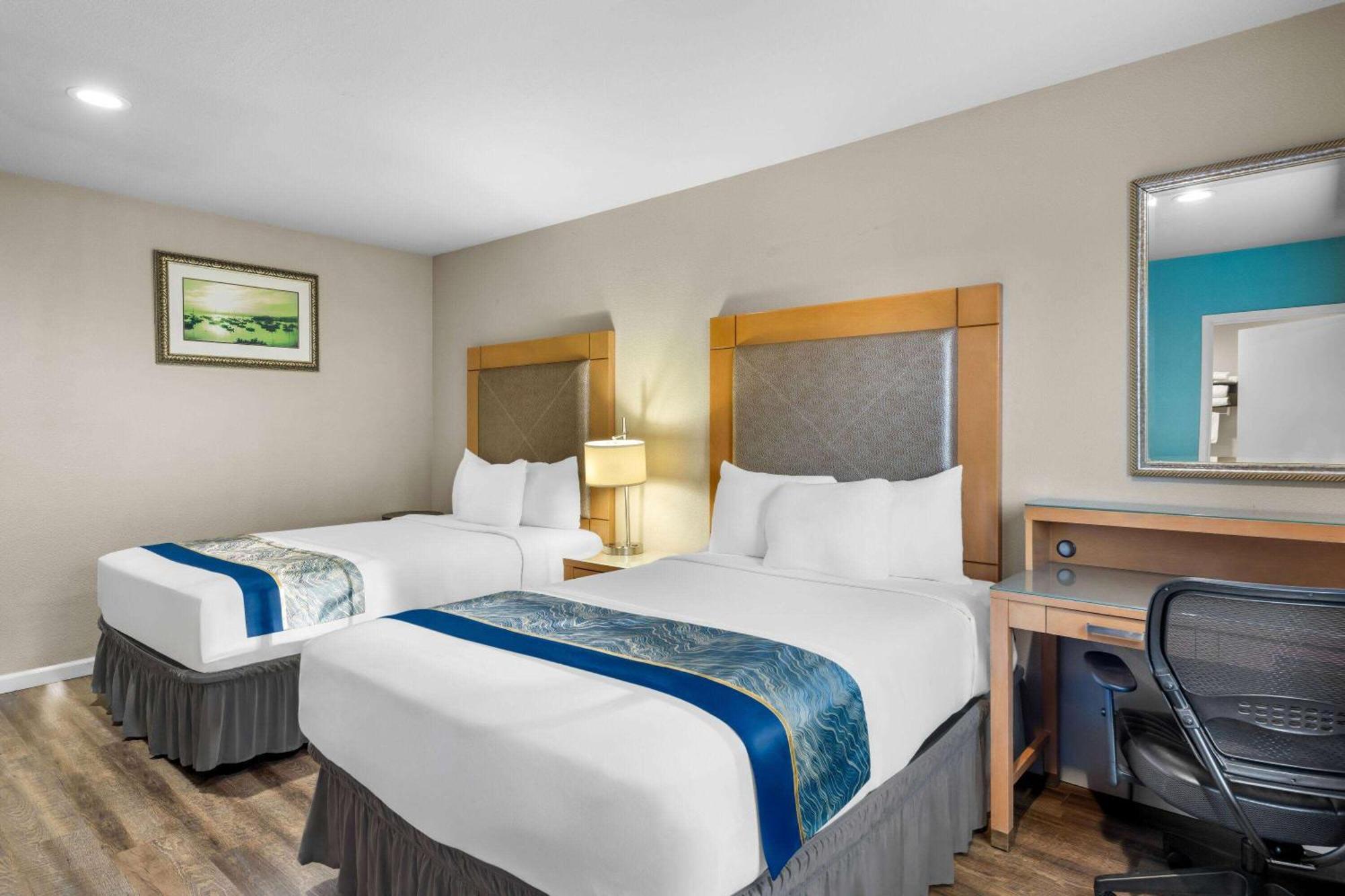 Howard Johnson By Wyndham Santa Cruz Beach Boardwalk Екстер'єр фото