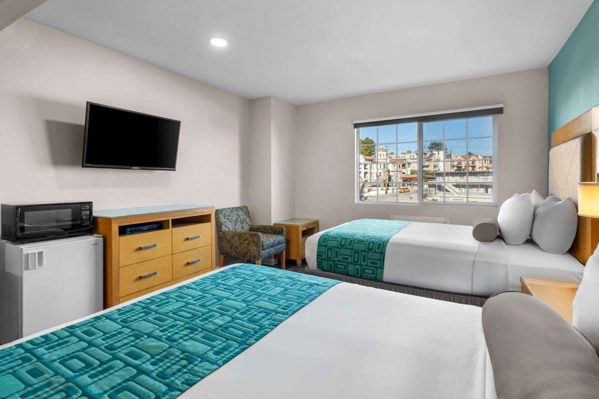 Howard Johnson By Wyndham Santa Cruz Beach Boardwalk Екстер'єр фото