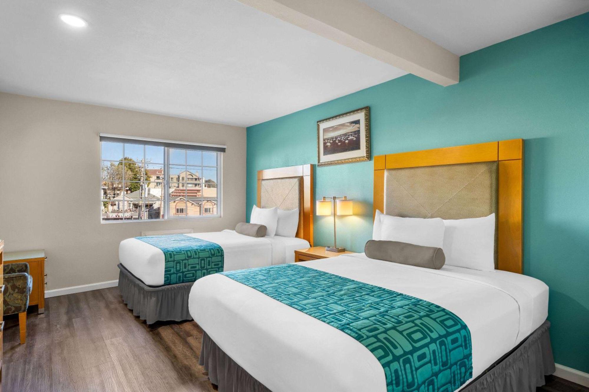 Howard Johnson By Wyndham Santa Cruz Beach Boardwalk Екстер'єр фото