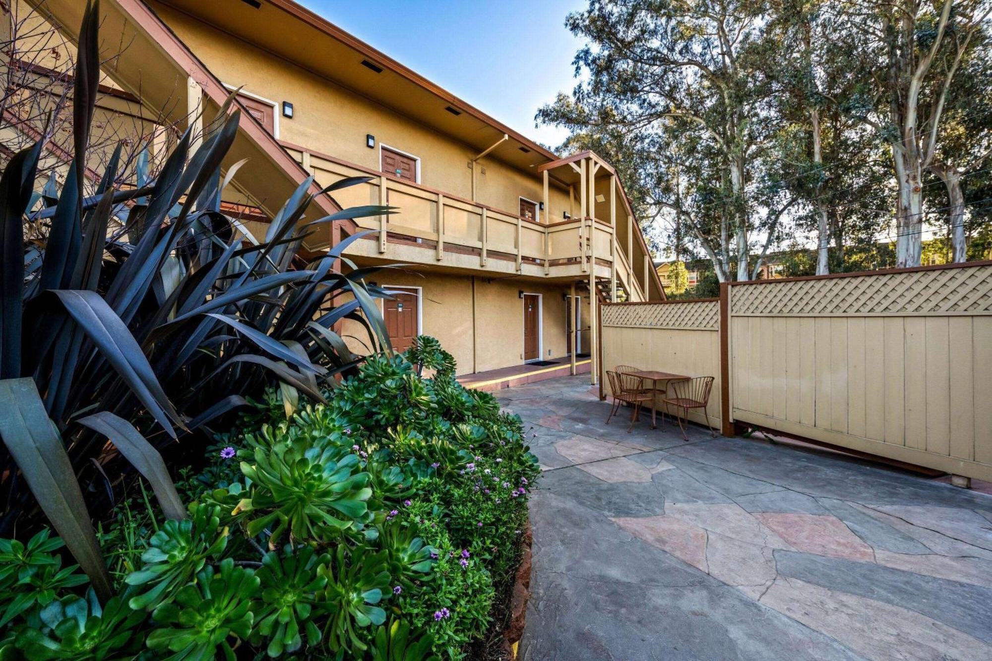 Howard Johnson By Wyndham Santa Cruz Beach Boardwalk Екстер'єр фото